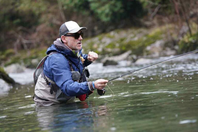 difference between fly fishing and regular fishing